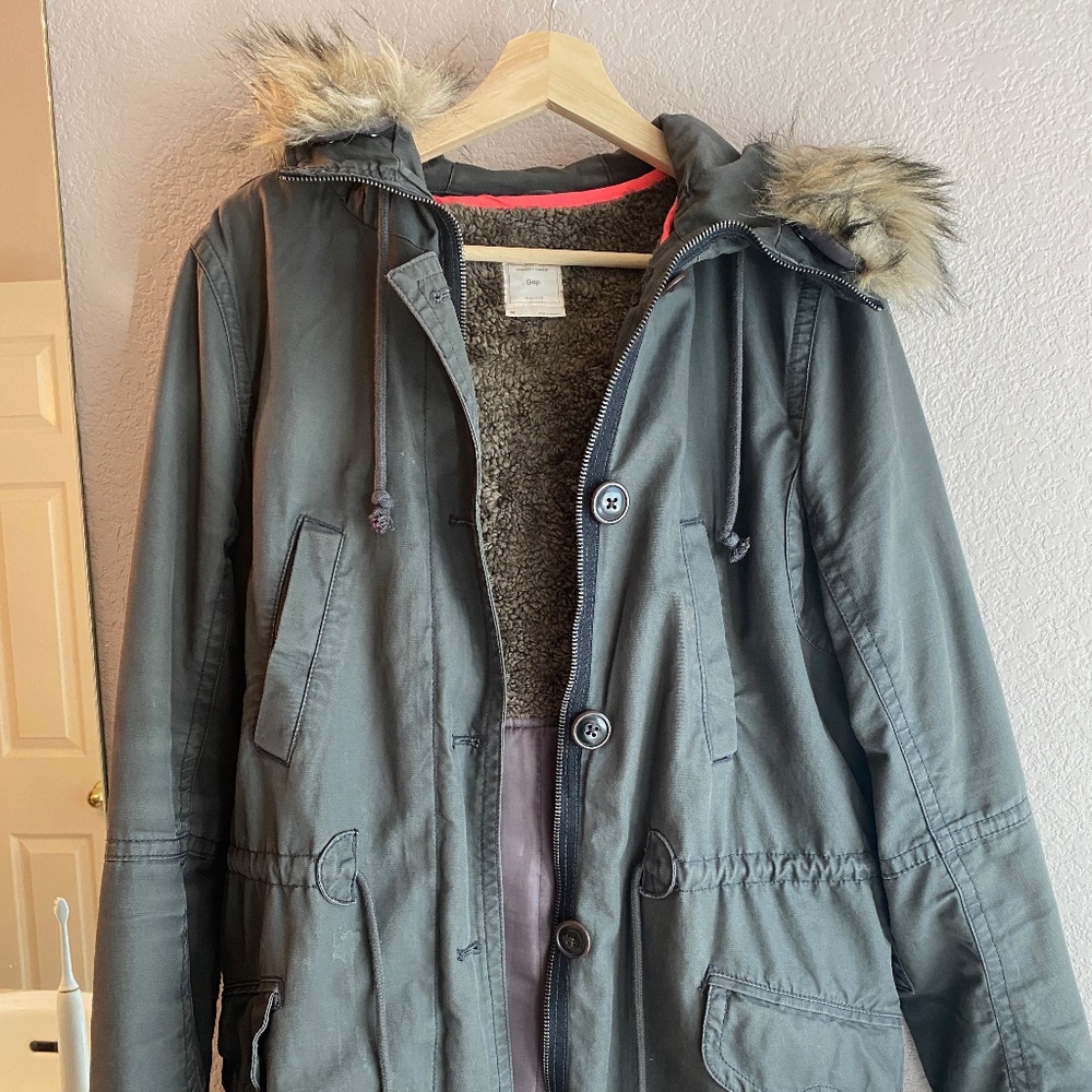 GAP Women's Sherpa-Lined Parka
